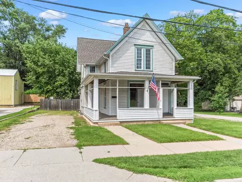 Exterior - 642 E Chicago St, Elgin, IL 60120 photo 3 of 5