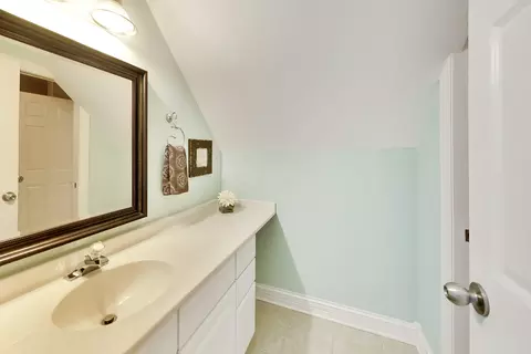 Bath - 7306 Burning Tree Dr, Mchenry, IL 60050 photo 5 of 5