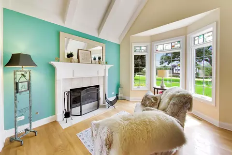 Living - 7306 Burning Tree Dr, Mchenry, IL 60050 photo 1 of 3