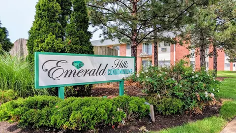 680 Marilyn Ave #210, Glendale Heights, IL 60139