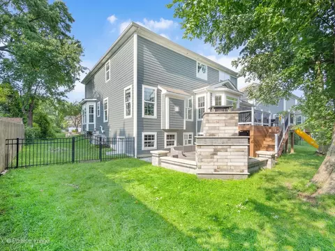 Exterior - 1250 W Thomas Rd, Wheaton, IL 60187 photo 10 of 10