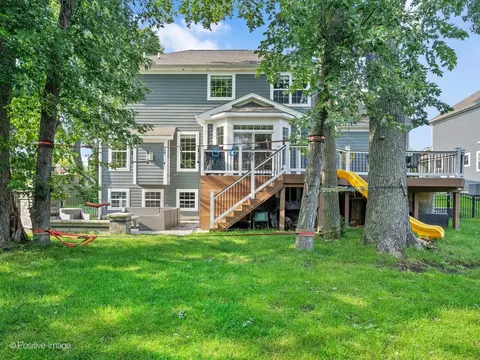 Exterior - 1250 W Thomas Rd, Wheaton, IL 60187 photo 7 of 10