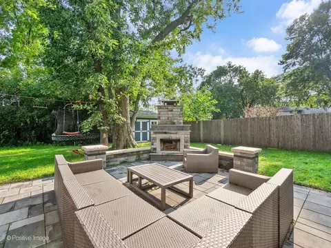 Exterior - 1250 W Thomas Rd, Wheaton, IL 60187 photo 5 of 10