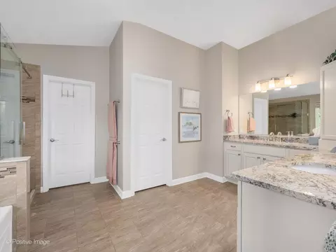 Bath - 1250 W Thomas Rd, Wheaton, IL 60187 photo 2 of 5