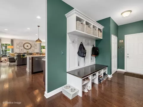 Entry Way - 1250 W Thomas Rd, Wheaton, IL 60187 photo 1 of 2