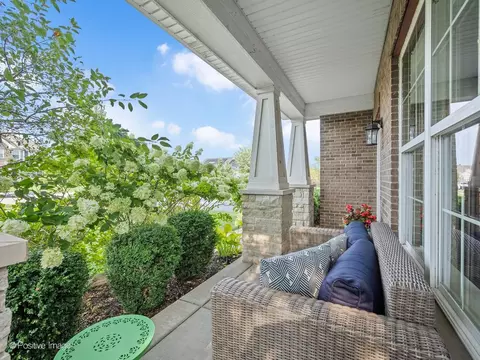 Exterior - 1250 W Thomas Rd, Wheaton, IL 60187 photo 3 of 10