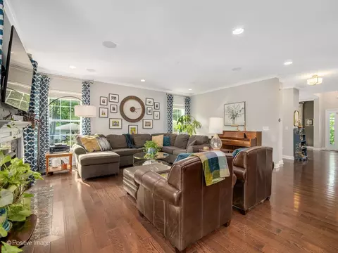 Living - 1250 W Thomas Rd, Wheaton, IL 60187 photo 2 of 5