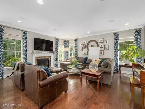 Living - 1250 W Thomas Rd, Wheaton, IL 60187 photo 1 of 5
