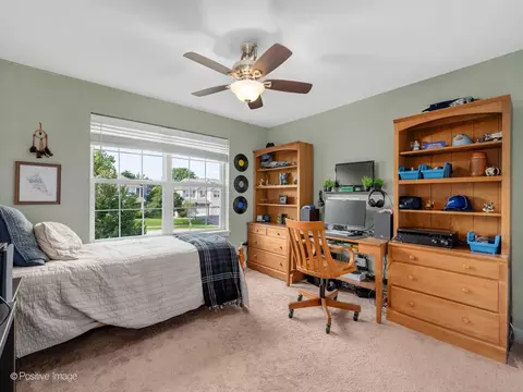 Bedroom - 1250 W Thomas Rd, Wheaton, IL 60187 photo 4 of 4