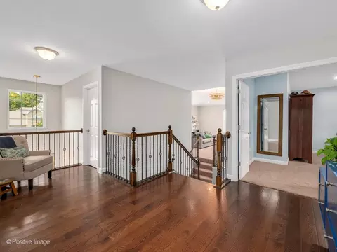 Entry Way - 1250 W Thomas Rd, Wheaton, IL 60187 photo 2 of 2