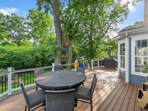 Exterior - 1250 W Thomas Rd, Wheaton, IL 60187 photo 4 of 10