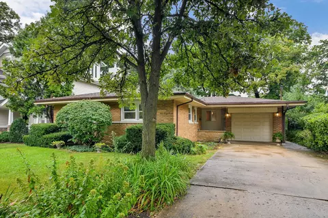 447 Lowell Ave, Glen Ellyn, IL 60137
