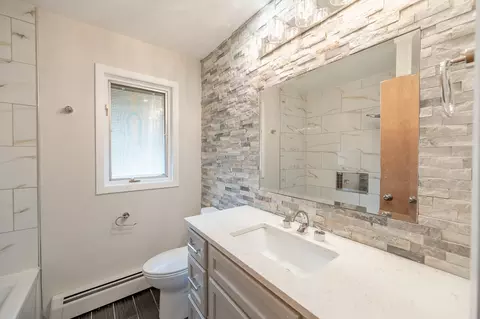Bath - 6524 Cedar Rd, Oak Forest, IL 60452 photo 1 of 1