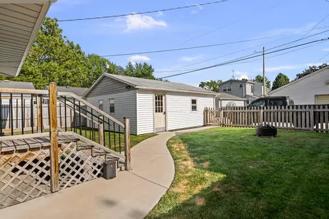 Exterior - 1834 16th Ave, Moline, IL 61265 photo 6 of 8