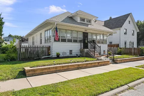 Exterior - 1834 16th Ave, Moline, IL 61265 photo 2 of 8