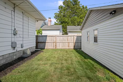Exterior - 1834 16th Ave, Moline, IL 61265 photo 8 of 8