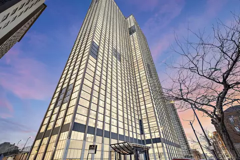 655 W Irving Park Rd #2701, Chicago, IL 60613