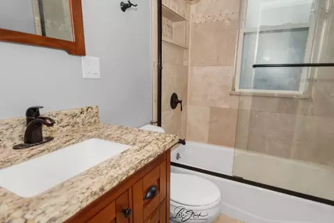 Bath - 5441 S Hunt Ave, Summit, IL 60501 photo 1 of 4