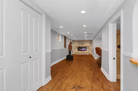 Entry Way - 5441 S Hunt Ave, Summit, IL 60501 photo 2 of 5
