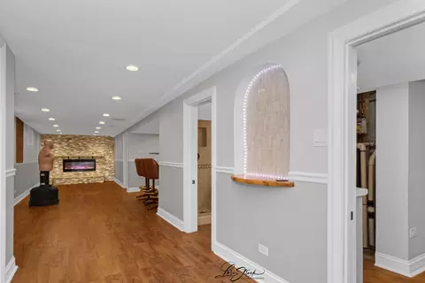 Entry Way - 5441 S Hunt Ave, Summit, IL 60501 photo 1 of 5