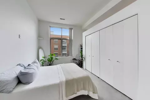 Bedroom - 939 W Madison St #504, Chicago, IL 60607 photo 2 of 3