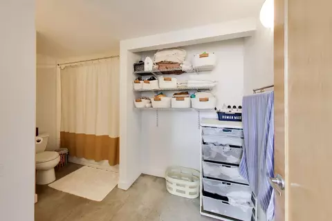 Bath - 939 W Madison St #504, Chicago, IL 60607 photo 2 of 2