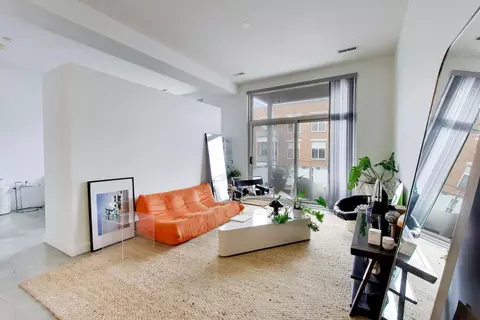 Living - 939 W Madison St #504, Chicago, IL 60607 photo 1 of 3