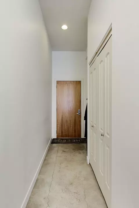Entry Way - 939 W Madison St #504, Chicago, IL 60607 photo 4 of 4