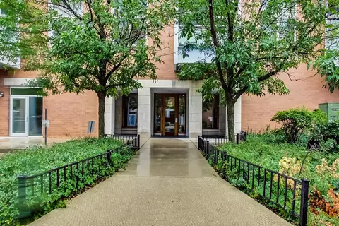 Exterior - 939 W Madison St #504, Chicago, IL 60607 photo 2 of 4