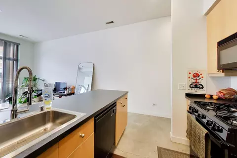 Kitchen - 939 W Madison St #504, Chicago, IL 60607 photo 3 of 3