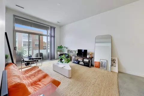 Living - 939 W Madison St #504, Chicago, IL 60607 photo 2 of 3