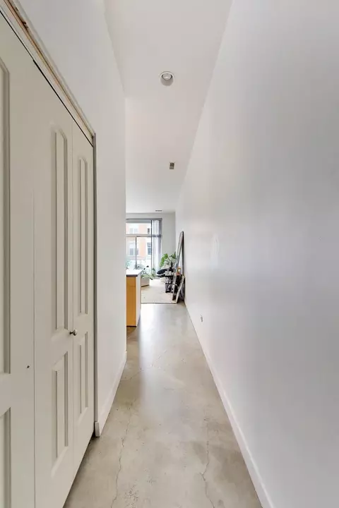 Entry Way - 939 W Madison St #504, Chicago, IL 60607 photo 3 of 4