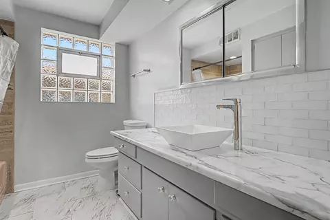 Bath - 1630 E 92nd Pl, Chicago, IL 60617 photo 1 of 4