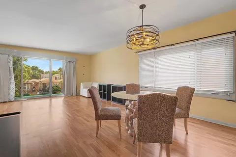 Living - 1630 E 92nd Pl, Chicago, IL 60617 photo 2 of 5