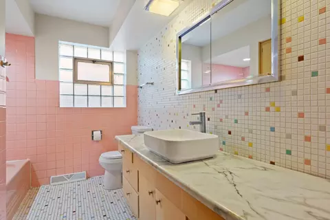 Bath - 1630 E 92nd Pl, Chicago, IL 60617 photo 4 of 4