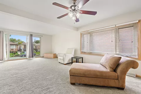 Living - 1630 E 92nd Pl, Chicago, IL 60617 photo 3 of 5