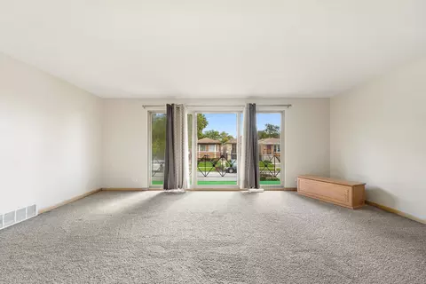 Living - 1630 E 92nd Pl, Chicago, IL 60617 photo 4 of 5
