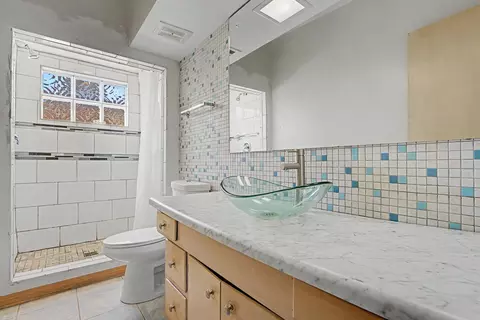 Bath - 1630 E 92nd Pl, Chicago, IL 60617 photo 2 of 4