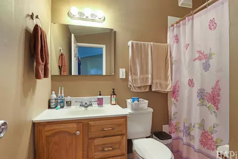 Bath - 3706 Garfield Rd, Mchenry, IL 60051 photo 1 of 2