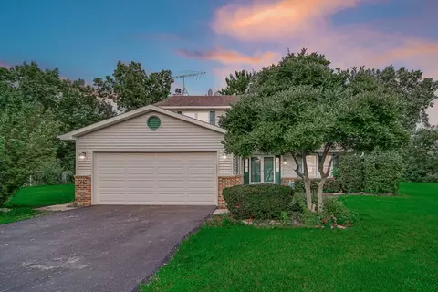 1293 Brave Ct, Carol Stream, IL 60188