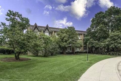 360 Claymoor Ave #2C, Hinsdale, IL 60521