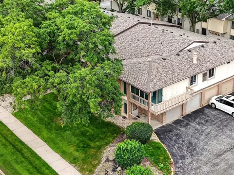 15713 Orlan Brook Dr #100, Orland Park, IL 60462