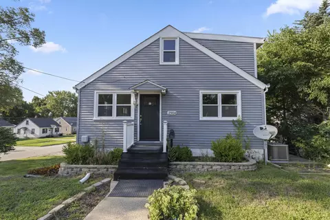 2904 Broadway, Rockford, IL 61108