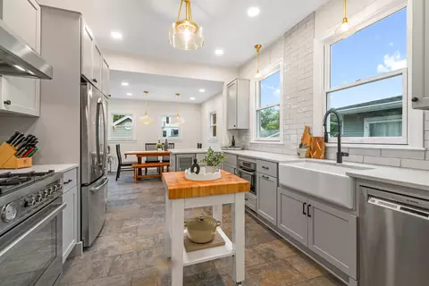 Kitchen - 4159 Dubois Blvd, Brookfield, IL 60513 photo 1 of 2