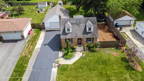 2211 N Bonnie Brook Ln, Waukegan, IL 60087