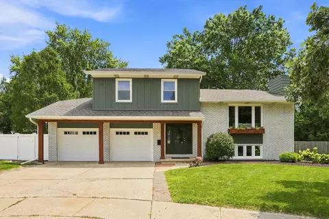 4415 Montclair Ct, Bettendorf, IA 52722