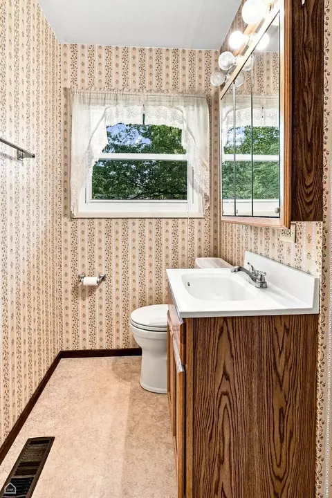 Bath - 2402 Manor Ln, Mchenry, IL 60051 photo 1 of 1