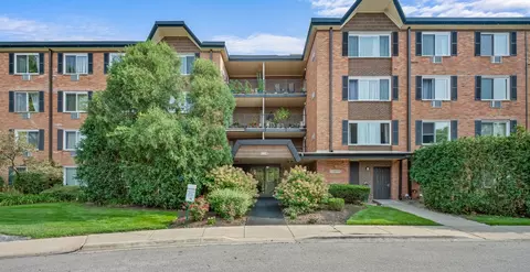 1217 S Old Wilke Rd #303, Arlington Heights, IL 60005