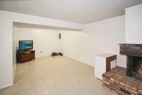Living - 1530 Hunt Dr #B, Normal, IL 61761 photo 4 of 4
