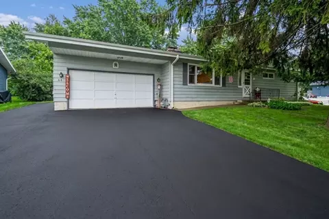 41061 N 3rd St, Antioch, IL 60002